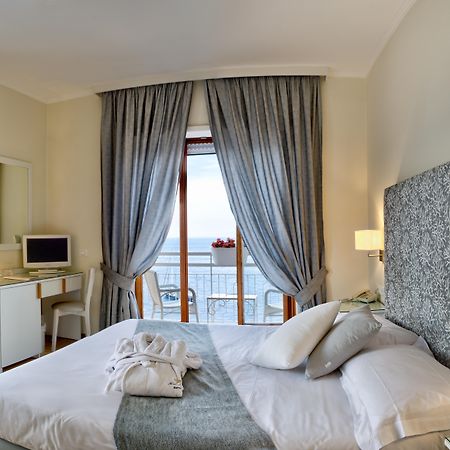 Boutique Hotel Regina Сорренто Екстер'єр фото